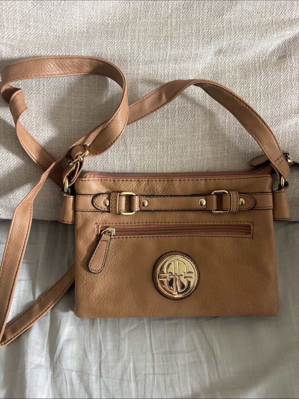 Bueno crossbody